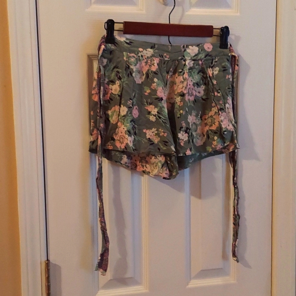 Blue Rain Floral tie skirt style shorts Tulip Bottom SM 100% Rayon LIKE NEW!